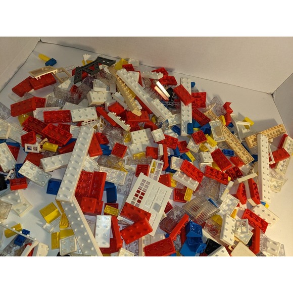 Vintage 1970 Playskool Milton Bradley Plastic Building Bricks - 278 Pieces - Picture 6 of 7